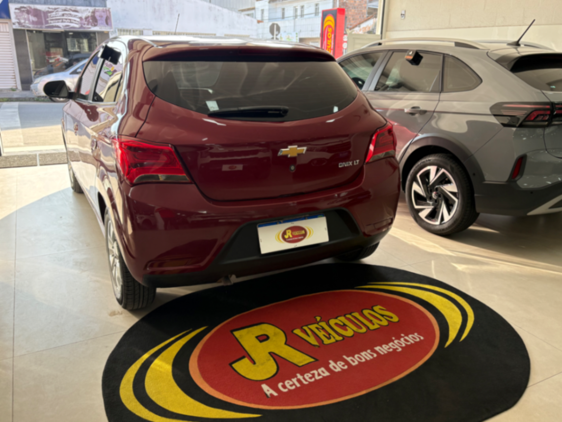 Chevrolet Onix — foto 9