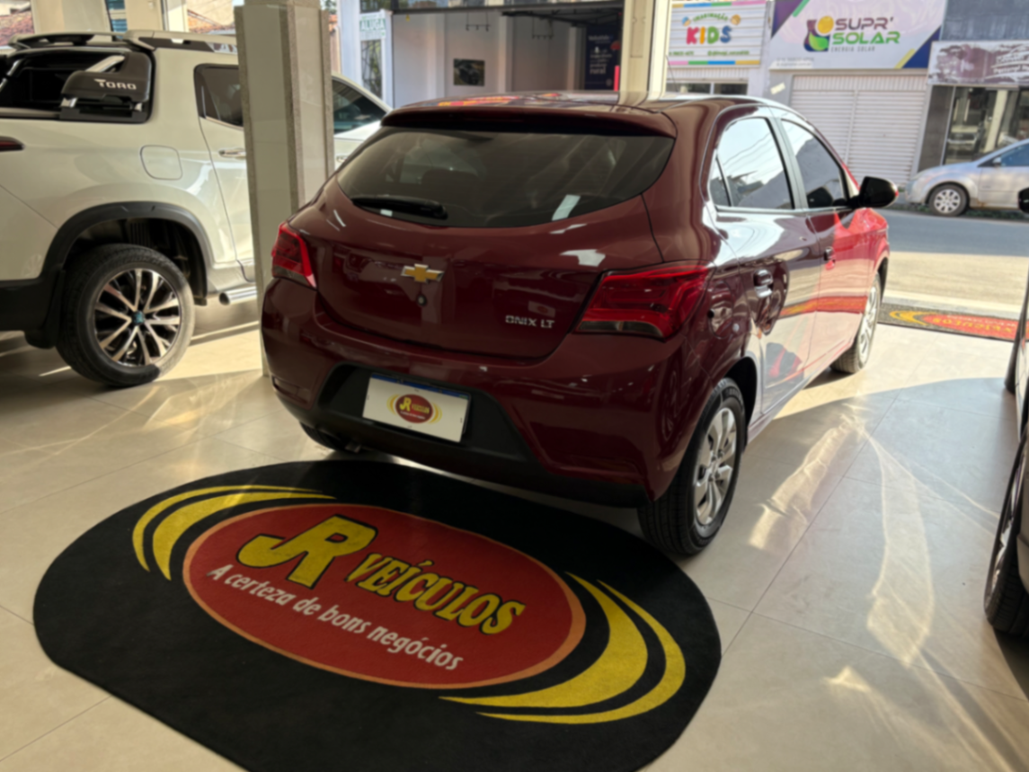 Chevrolet Onix — foto 10