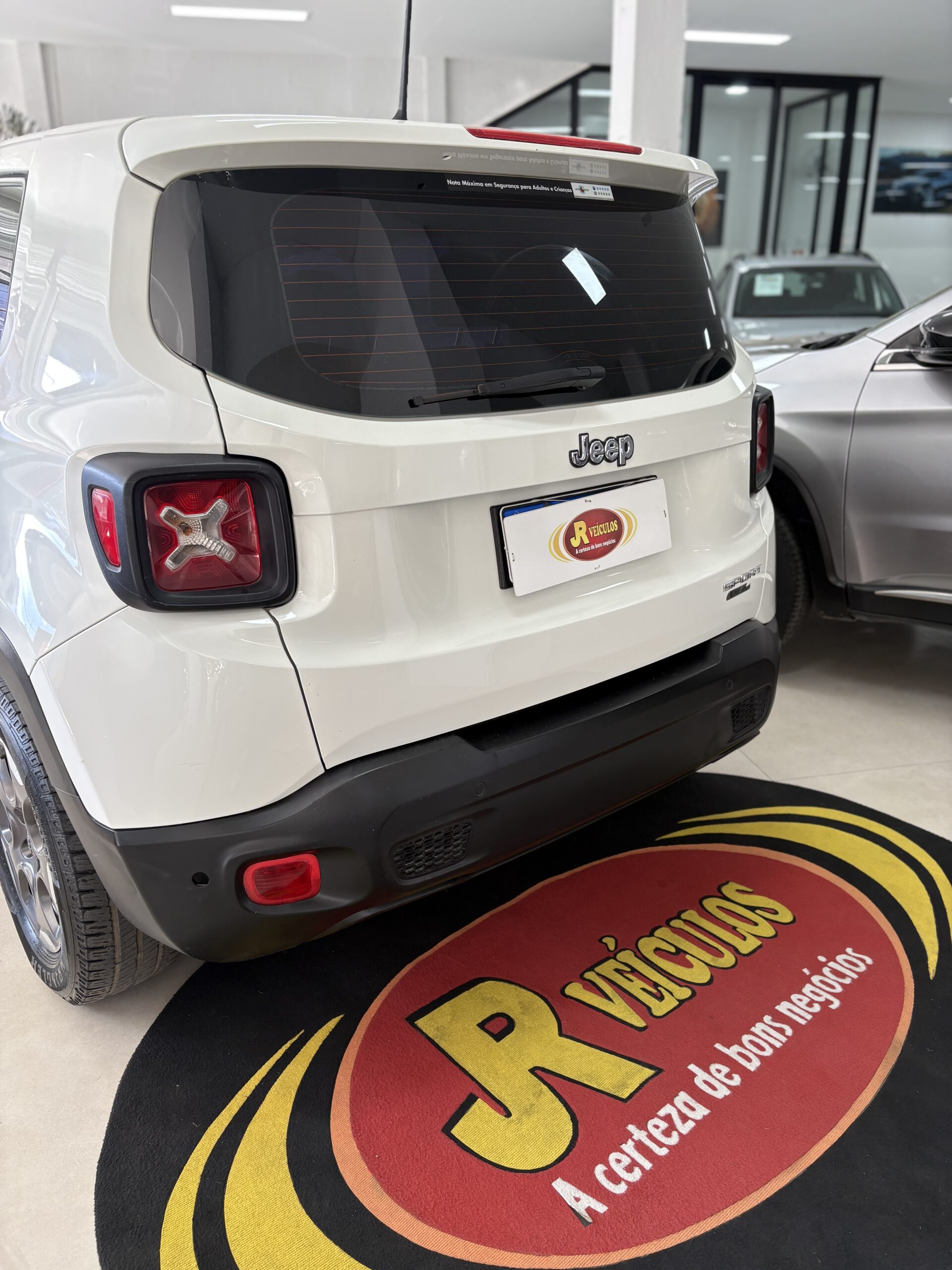 Jeep Renegade — foto 9